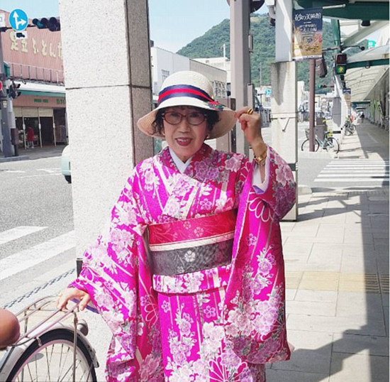 70岁也要美美哒 韩国奶奶靠分享生活视频成人气网红