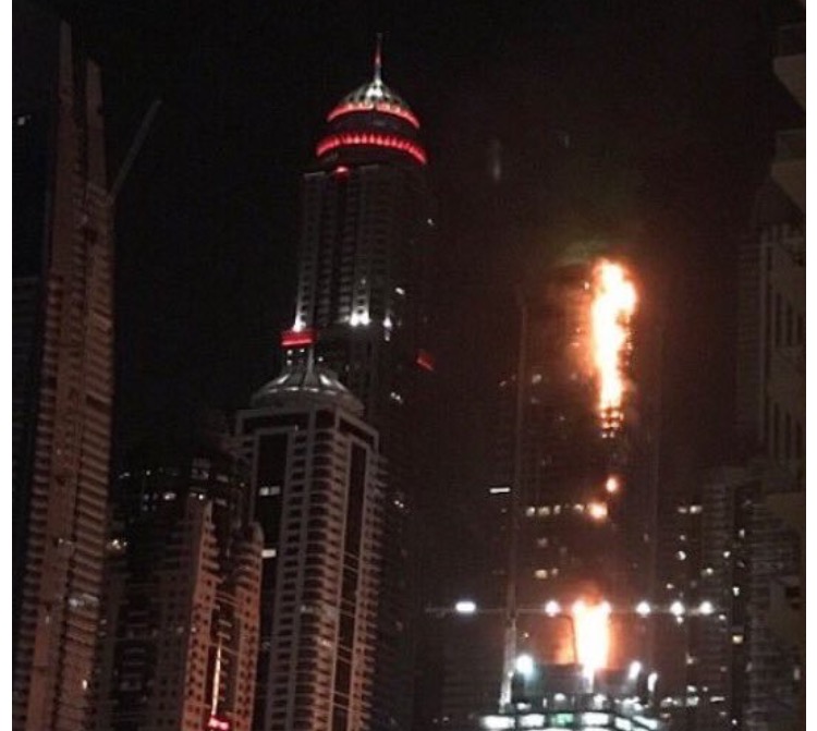 迪拜86层火炬大厦再起火 系世界最高居民楼之一