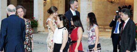 华人女孩喜获西班牙大区高考状元 受王室接见