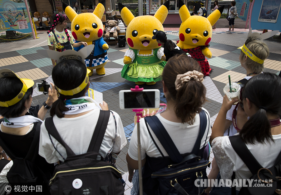 日本横滨举行“皮卡丘节” 萌老鼠走街串巷惹人爱