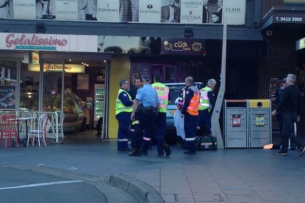 悉尼一汽车冲入商场店铺 致7人受伤包括一名幼童
