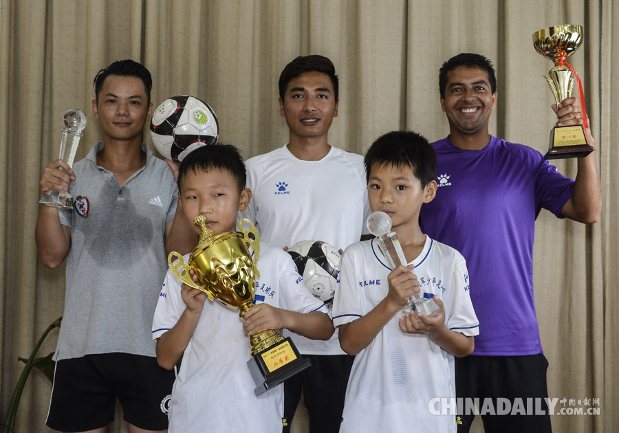 组图：中国足球小子有了巴西教练
