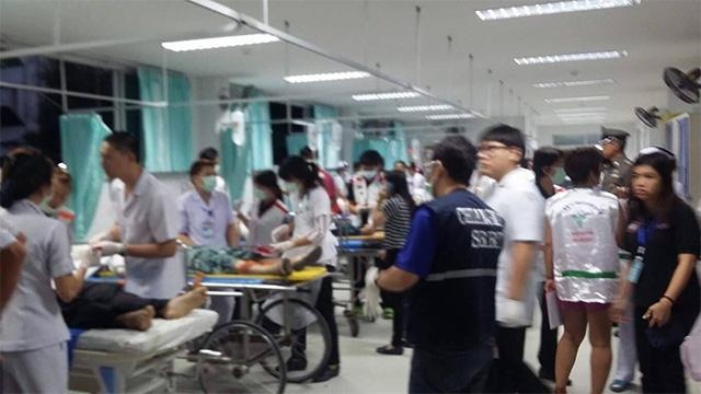 泰国大巴撞上皮卡 11名中国游客受伤
