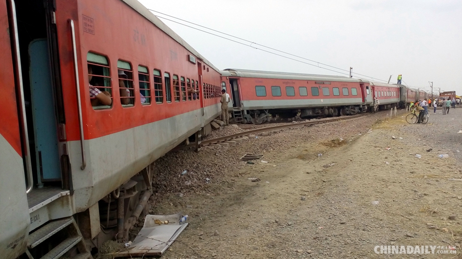 印度北部一列车脱轨造成至少50人受伤