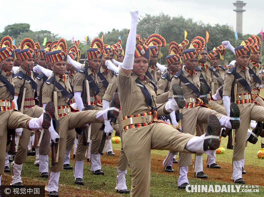 印度首批国家安全部队女警宣誓入职
