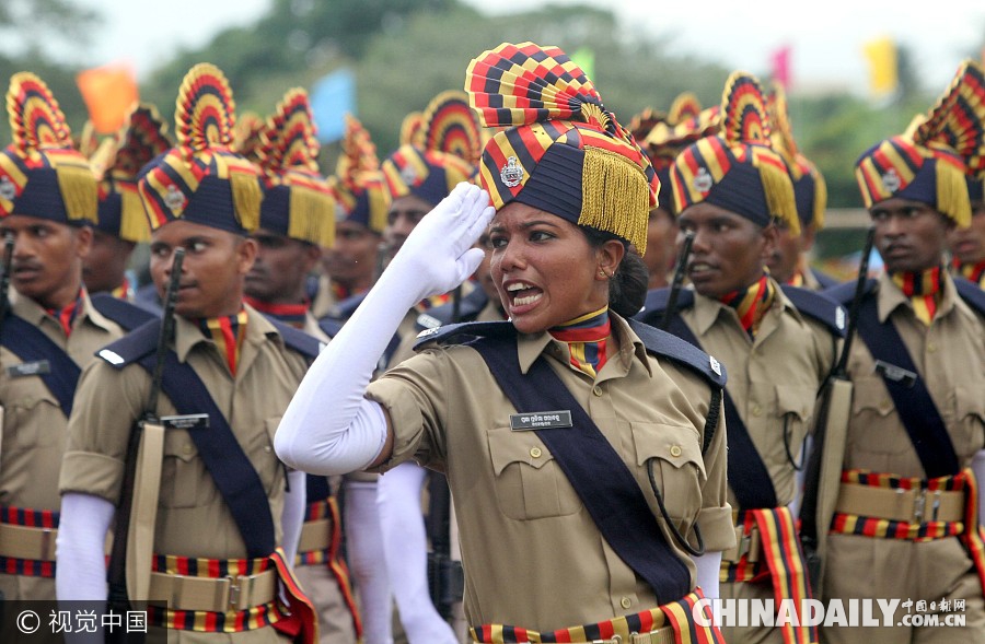 印度首批国家安全部队女警宣誓入职