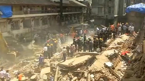 印度孟买六层建筑坍塌致7人死亡 数十人被困