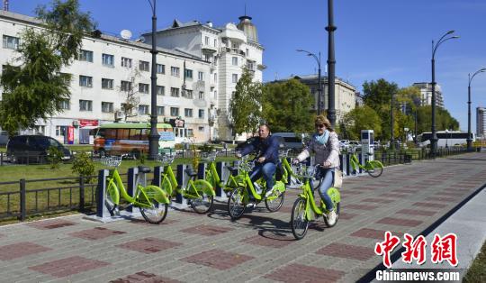 中俄边境上的“共享生活”：单车“一卡刷两国”