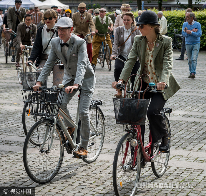 瑞典举行复古骑行活动 向绅士淑女时代致敬