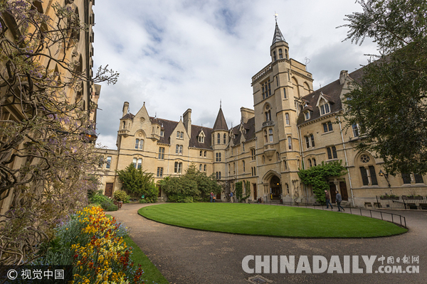英国杂志评出全球大学排名榜单 牛津剑桥首次占领前两位