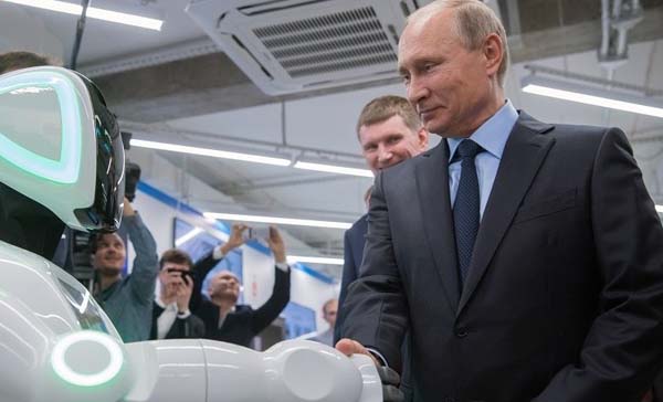俄罗斯总统普京与“逃跑”机器人见面