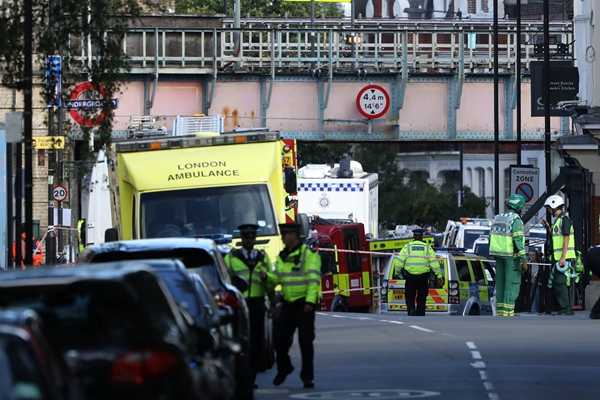 伦敦警方在爆炸现场发现简易爆炸装置 上面带有定时器或可造成更大危害