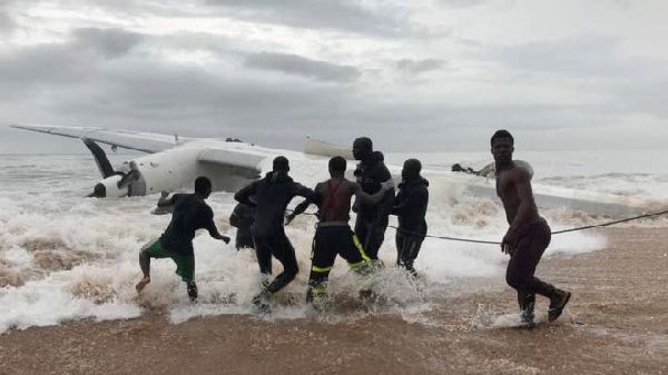 英媒：一架货机从科特迪瓦阿比让起飞后不久坠海 4死6伤