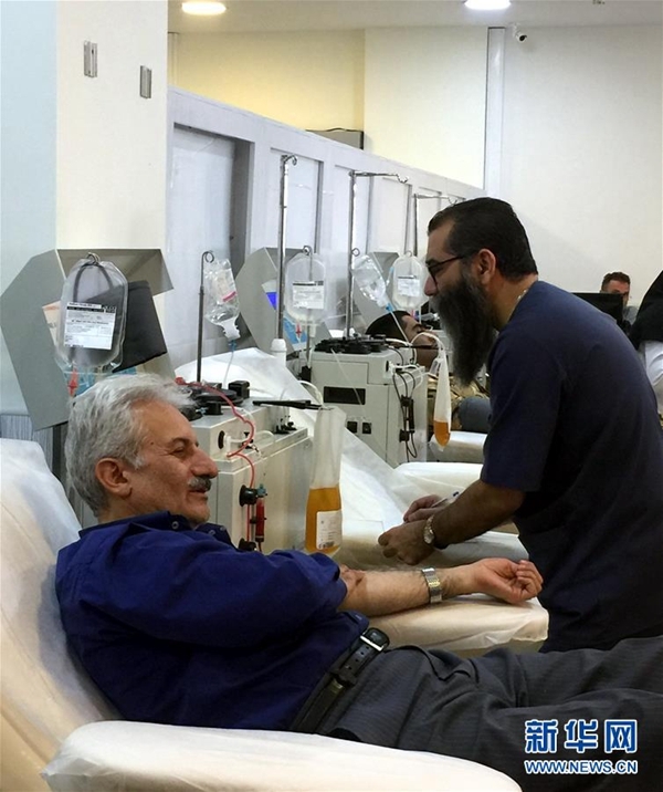 两伊强震伤亡近8000人 伊朗全民献血