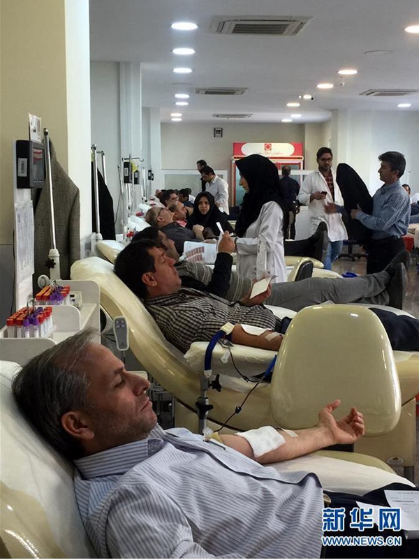 两伊强震伤亡近8000人 伊朗全民献血