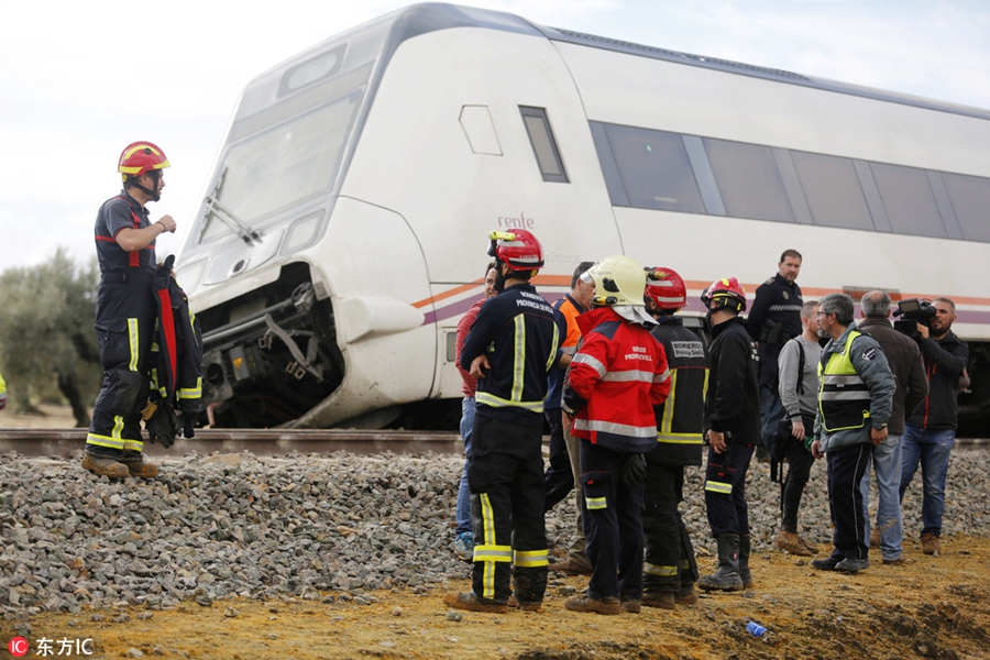 西班牙南部一列车发生脱轨 致27人受伤