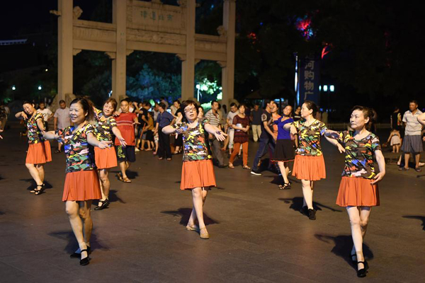 美媒：中国广场舞大妈跳舞需谨慎 选错地方恐扰民