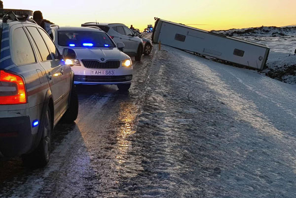 冰岛中国旅游大巴车祸已致1人死亡10余人受伤