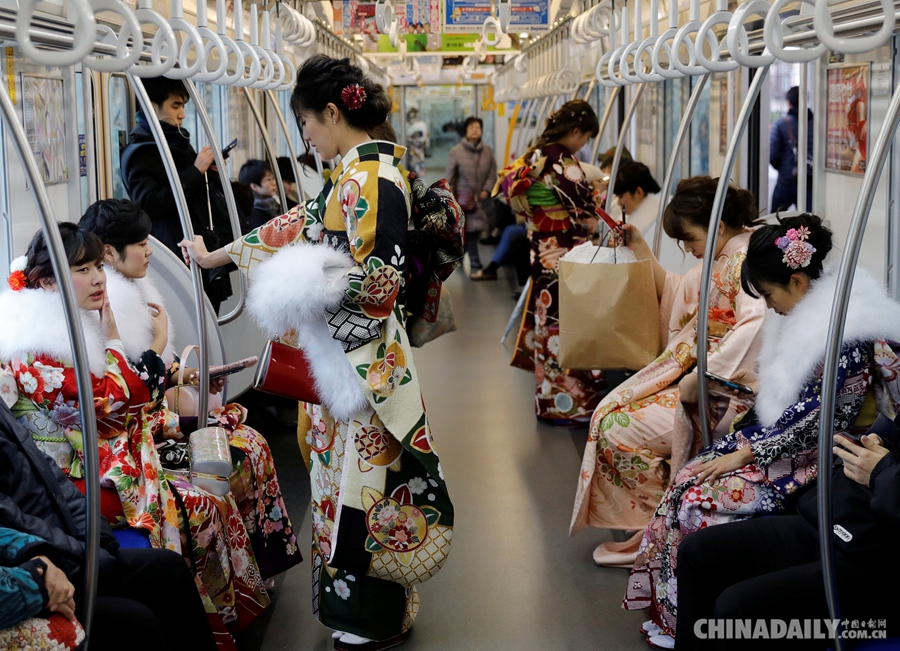 日本“成人节”庆典 传统和服成靓丽风景线
