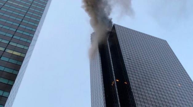 纽约特朗普大厦突发大火 逾120名消防员前往救火