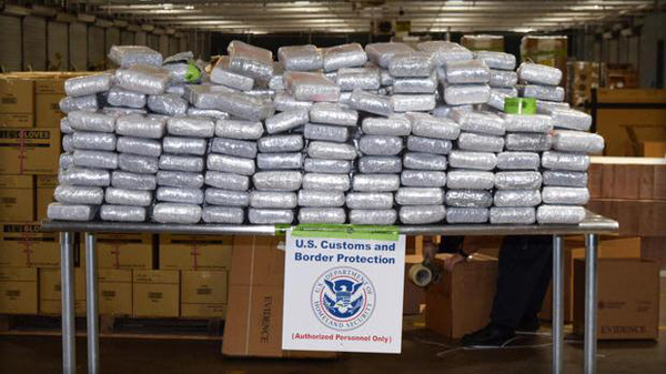 美国费城海关在家具内查获价值2千万美元可卡因毒品