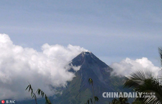 菲律宾马荣火山活动频繁预警升级 1.2万人撤离