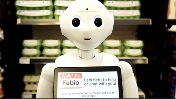 差强人意！英国首个超市机器人上岗一周惨遭“解雇”