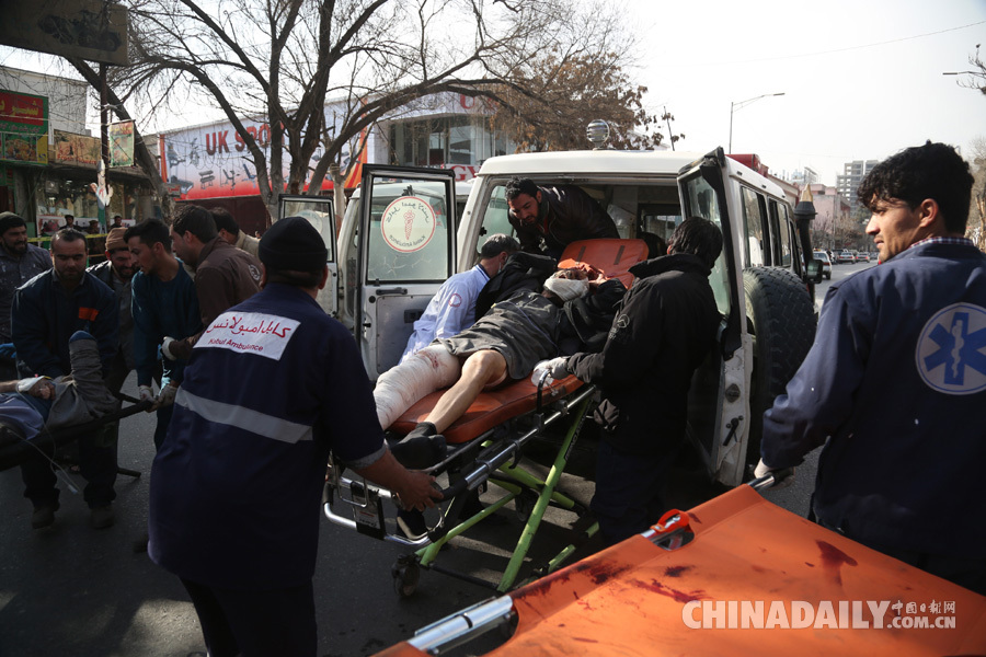 阿富汗喀布尔市区爆炸 致180人死伤