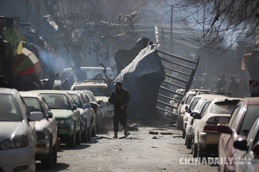 阿富汗喀布尔市区爆炸 致180人死伤