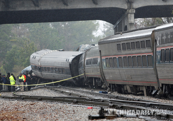 难以置信！美国南卡州火车相撞或因客运列车开错轨道
