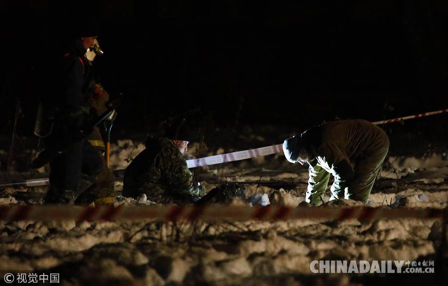 俄罗客机坠毁无人生还 雪地发现飞机残骸