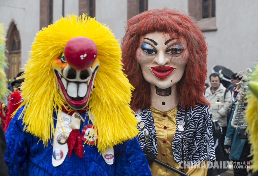 瑞士巴塞尔狂欢节举行盛装游行