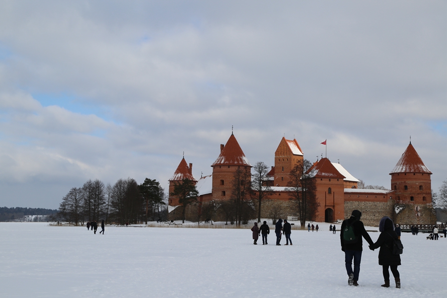 美翻了！雪后的立陶宛特拉凯城堡