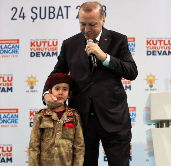 土耳其总统鼓励小女孩为国牺牲 批评者：你这是虐待儿童