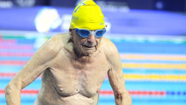 还不好好锻炼身体？99岁澳大利亚老人都要“称霸泳坛”了