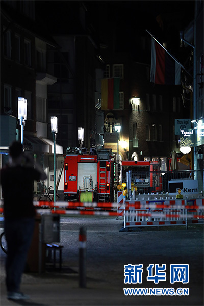 详讯：德国一小型货车冲撞人群造成多人死伤