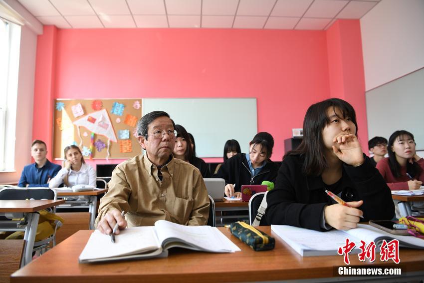 日本七旬“读书郎”入读中国高校学汉语