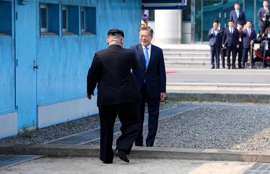 曝光！韩朝首脑第一次握手时说了啥
