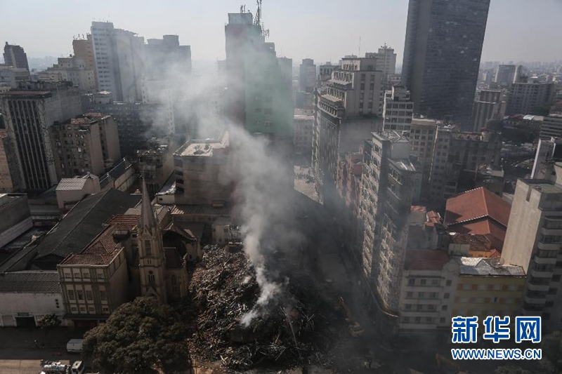 失火！巴西24层高楼坍塌 如推倒的多米诺骨牌
