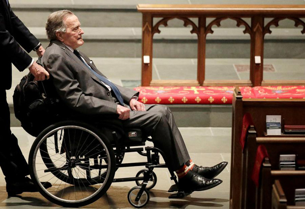 美国前总统老布什康复出院 计划开启度假模式