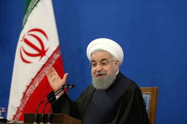 伊朗总统宣布将暂时留在伊核协议中