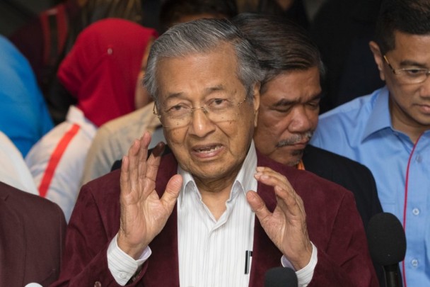 92岁马哈迪赢得马来大选 将终结现政权60年历史