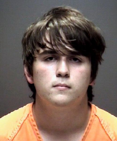 美17岁枪手用父亲手枪袭击得州高中致10死：本想枪击后自杀