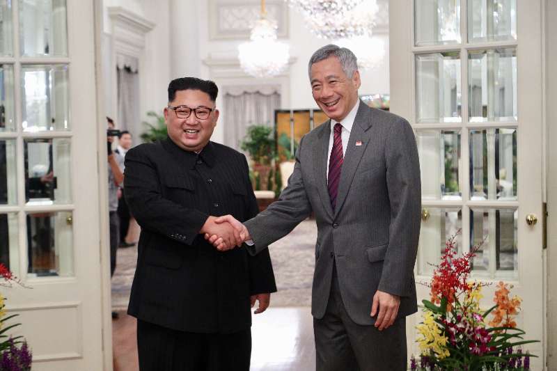 新加坡总理李显龙会见朝鲜领导人金正恩