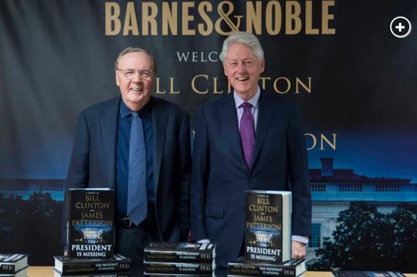 美国前总统克林顿跨界小说出版 第一周销量25万册