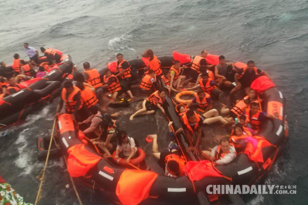 泰媒：普吉海域翻船事故已致40人死亡 仍有16名中国人失联