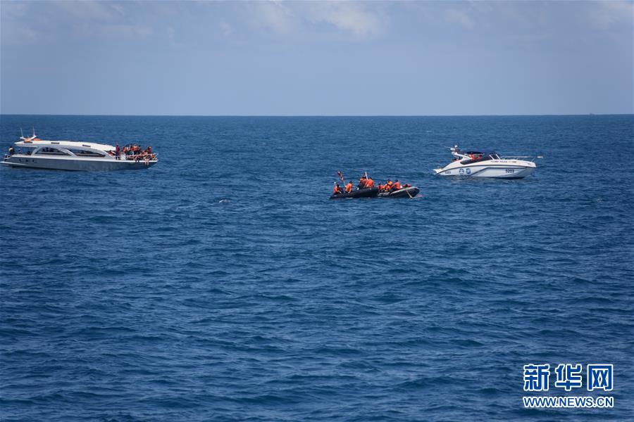 多方力量全力搜救普吉游船倾覆幸存者