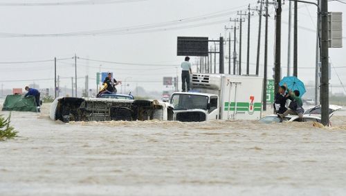 西日本暴雨已经造成70人死亡 继续搜寻失联者