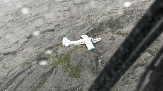 美国阿拉斯加山区一观光飞机坠落 机上人员全部生还