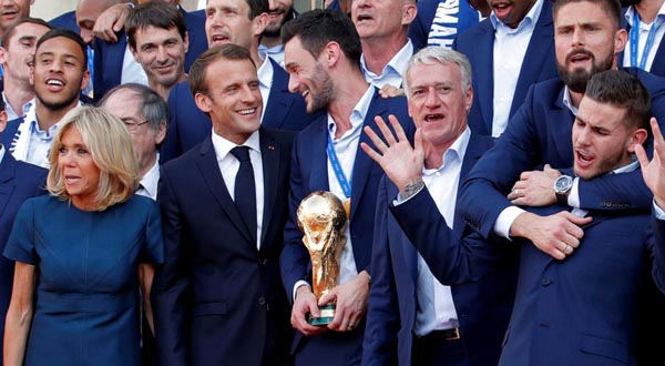 法国队世界杯夺冠 马克龙关注队员出生地就业